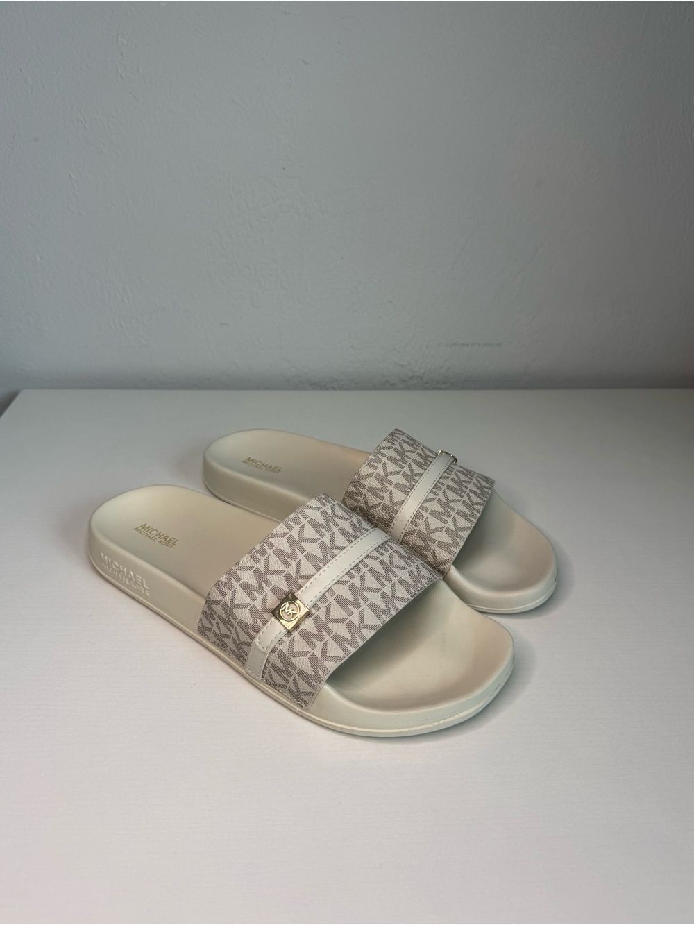 Michael Kors MK Slide Sandals Vanilla Logo Print Women’s Size 9M Slip On